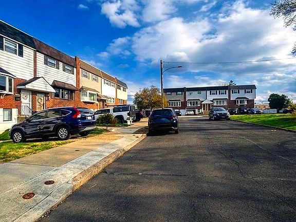 5th image of 3164 Derry Rd