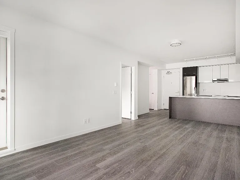 537 Foster Ave — Photo 28