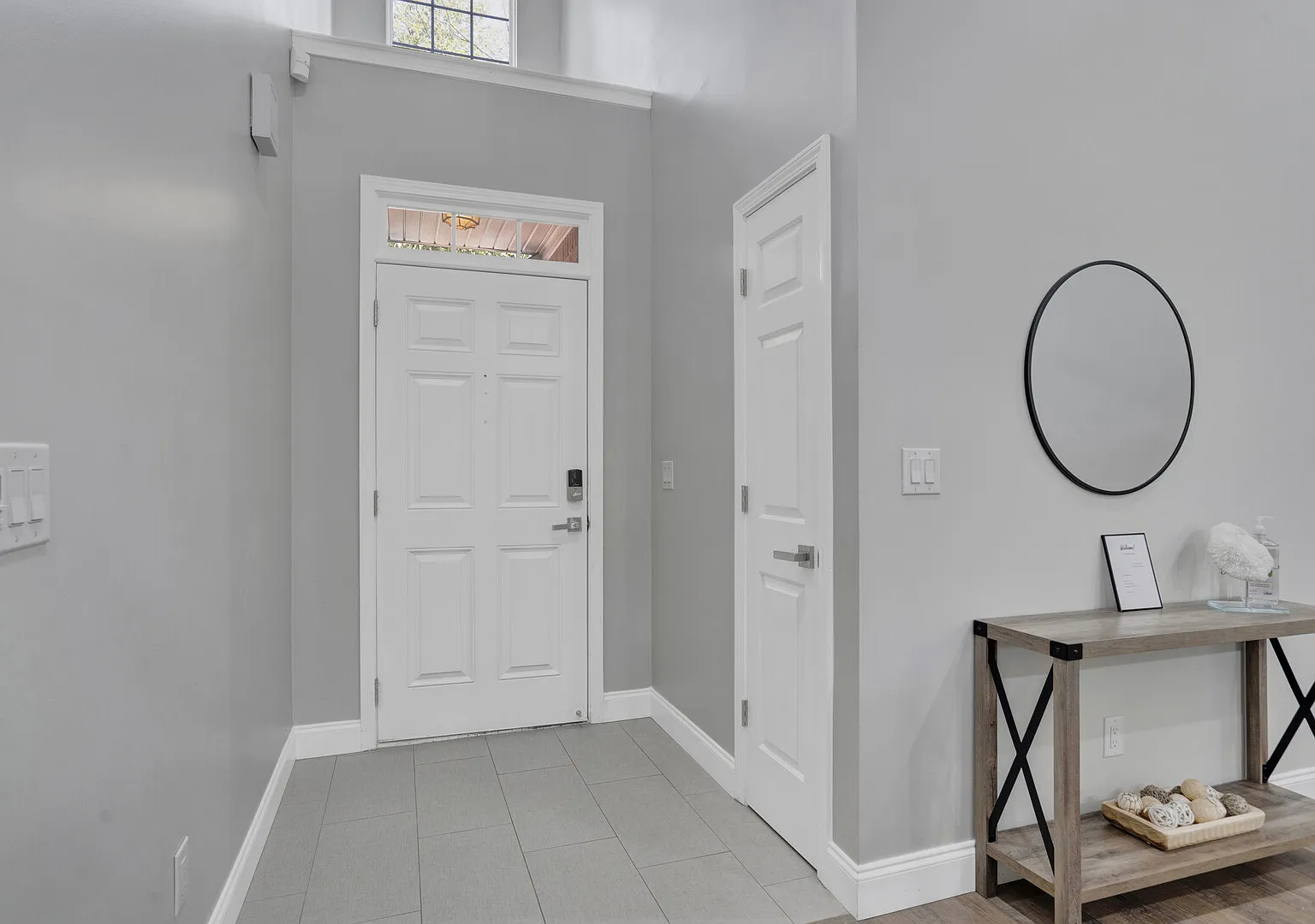 Modern And Updated 3br Fully Furnished Home In Quiet Neighborhood — Photo 3