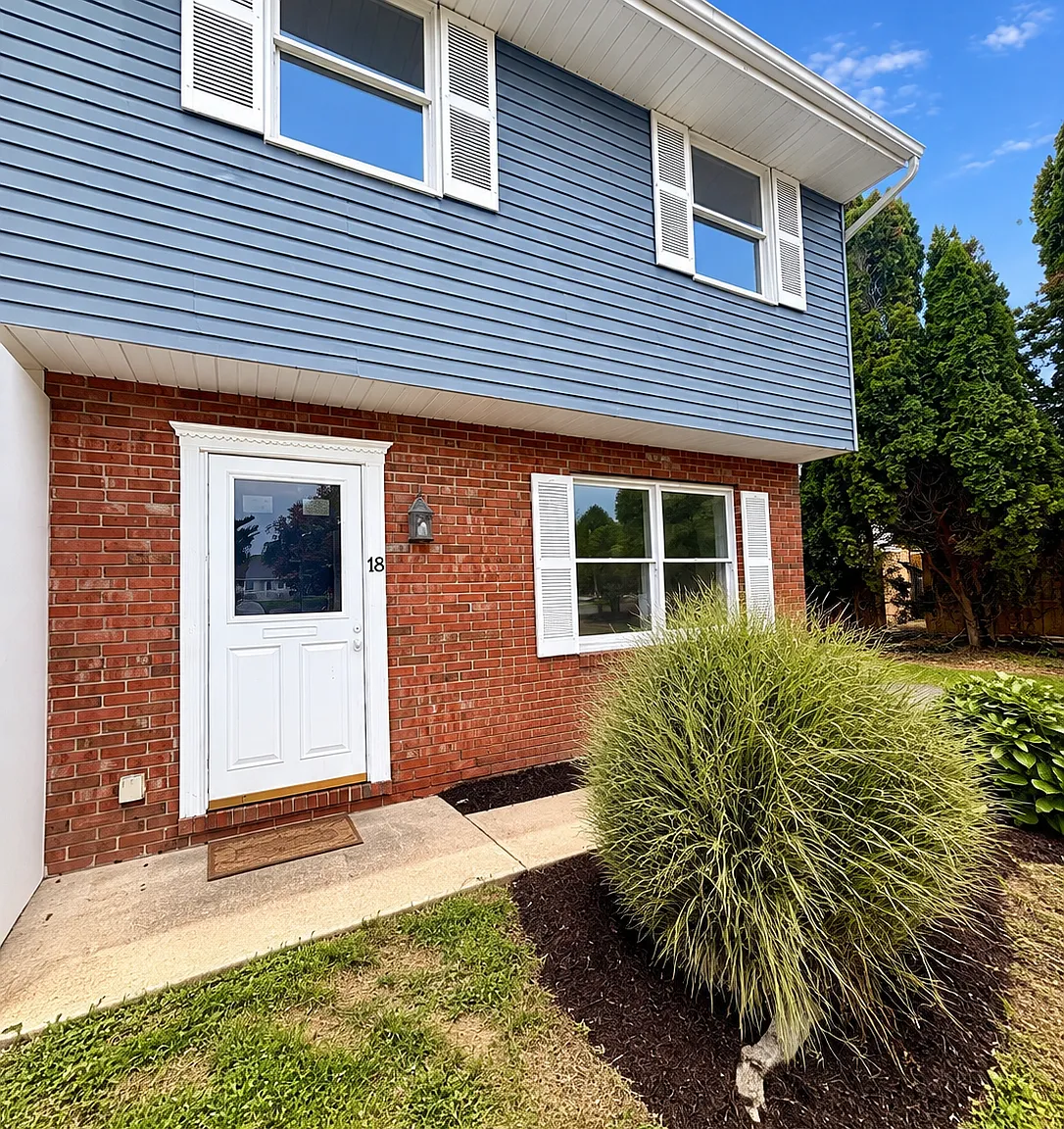 3 bed, 1080 sqft, $2,200 — Photo 1
