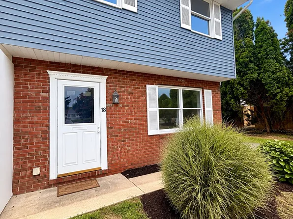 18 Turnbridge Dr, Lancaster, PA 17603