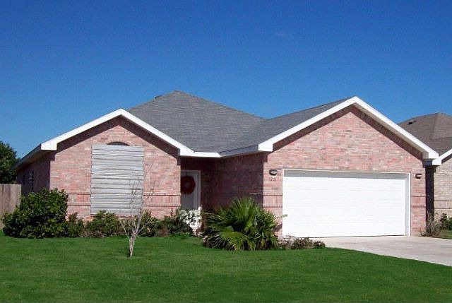 1st image of 1211 Fresno Ct