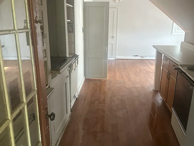 232 3rd St #2 — Photo 3