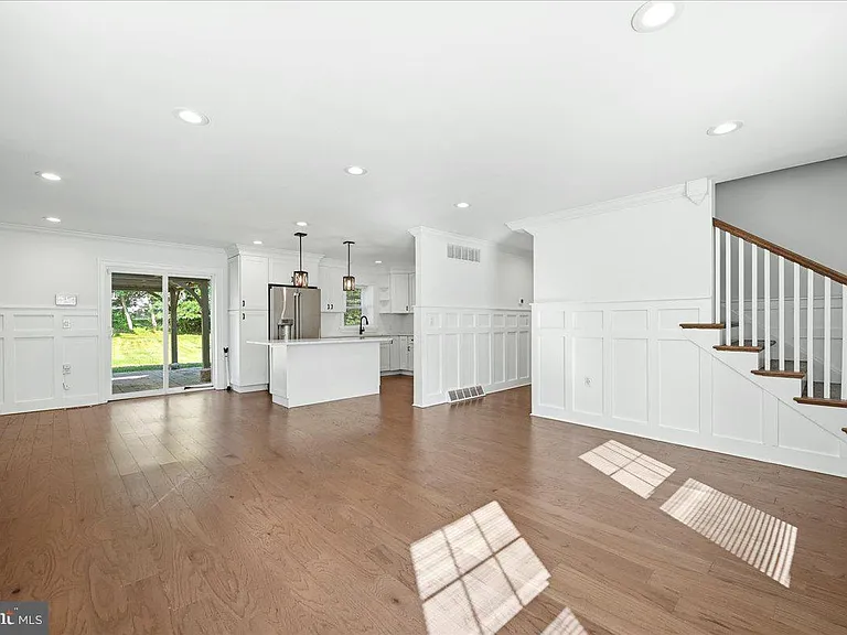 17 Lizbeth Ln — Photo 6