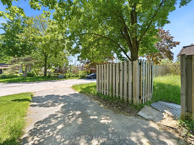 13 Springdale Dr #LOWER — Photo 23