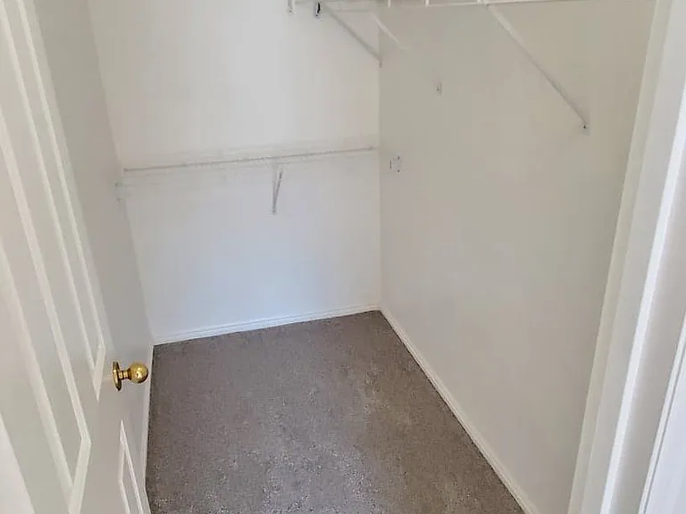 Parkwood Pointe Apartments — Photo 38