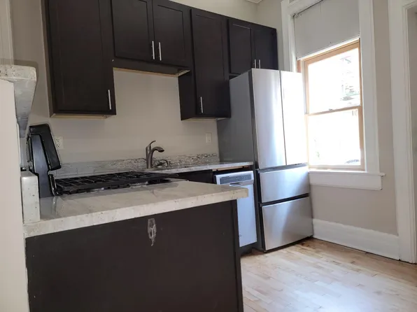 1690 N Franklin Pl, Milwaukee, WI 53202