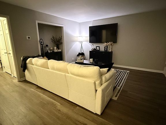 3rd image of 5117 Amalie Dr Unit A