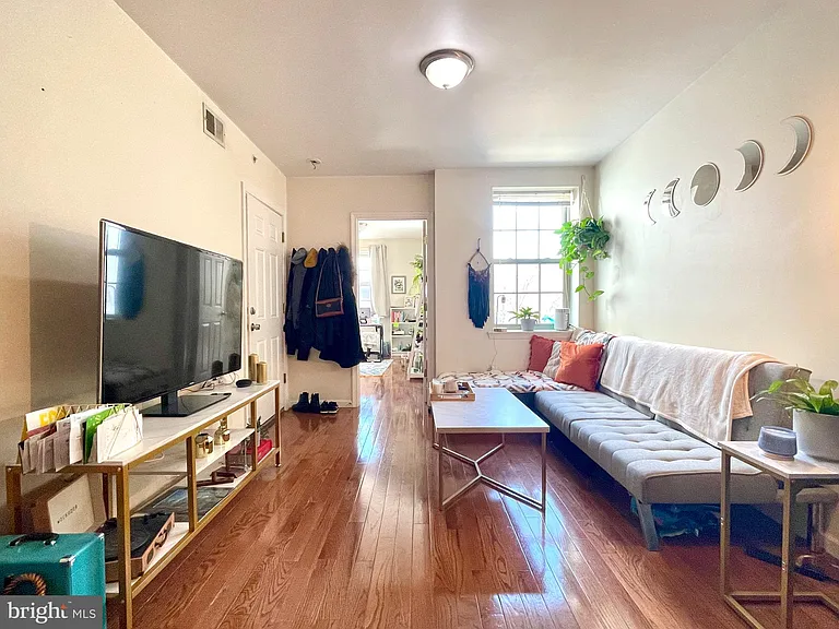 1131 Green St #3 — Photo 5