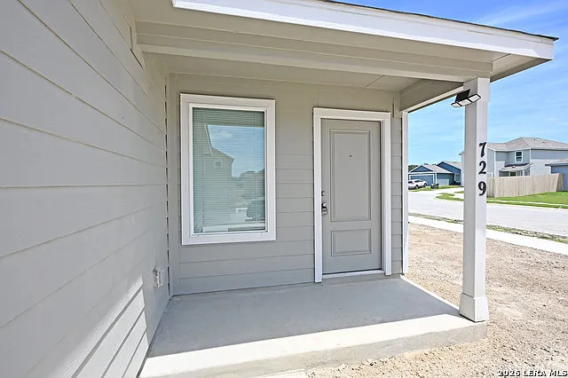 729 Thea Mdws — Photo 2