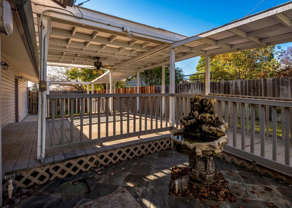 1st image of 6121 Woodoaks Ct