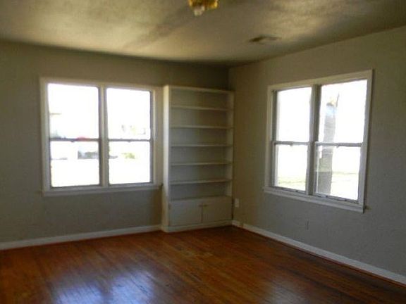 2nd image of 708 Kaw St