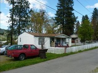 147 Surry Ln, Myrtle Creek, OR 97457
