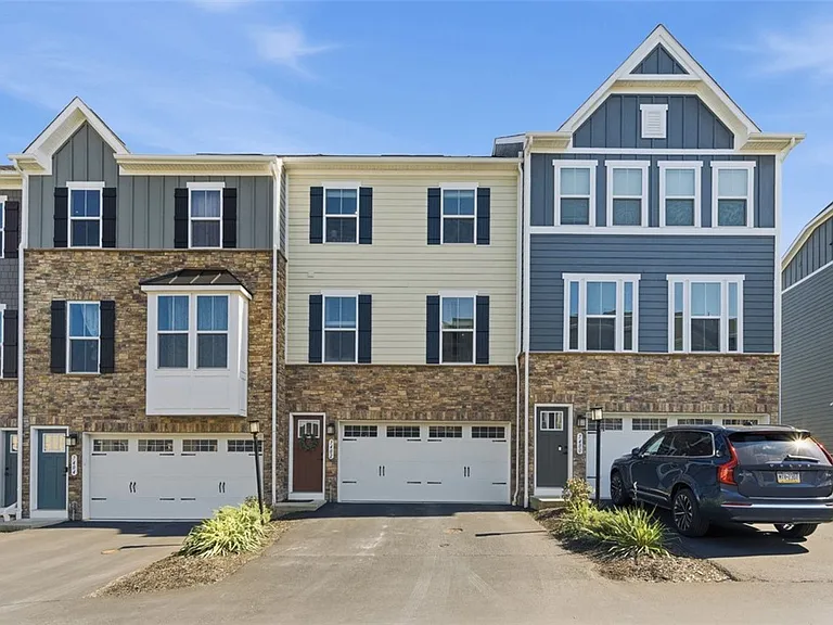 7402 Chestnut Way — Photo 2