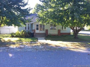 402 W Brown Ave, Stonington, IL 62567