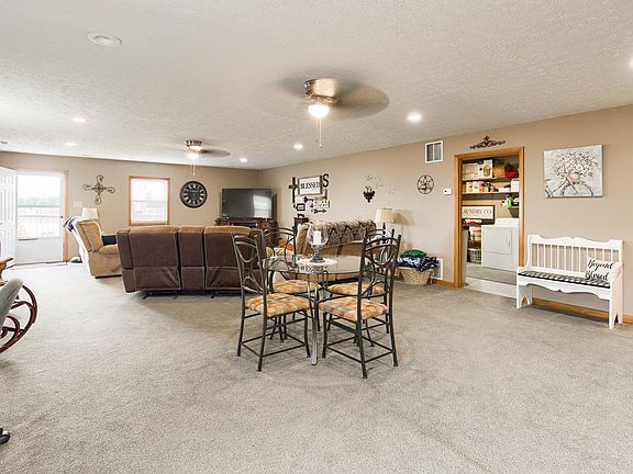3rd image of 4005 Carpenter Dr