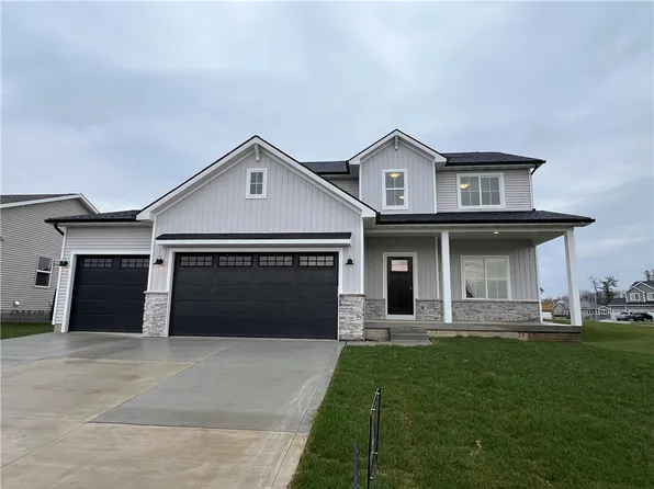 6070 Martin Dr, Pleasant Hill, IA 50327