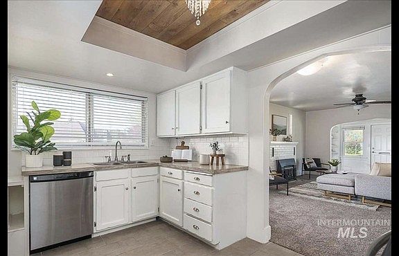 2nd image of 103 S Juniper St #3