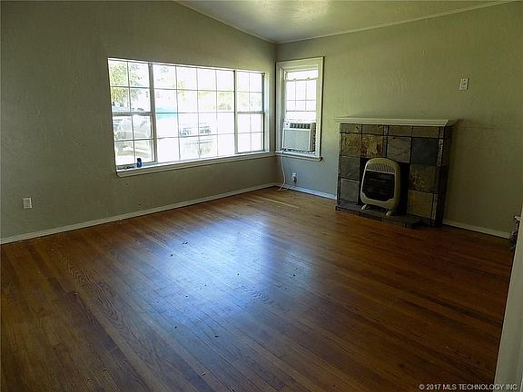 3rd image of 315 N Hinckley St