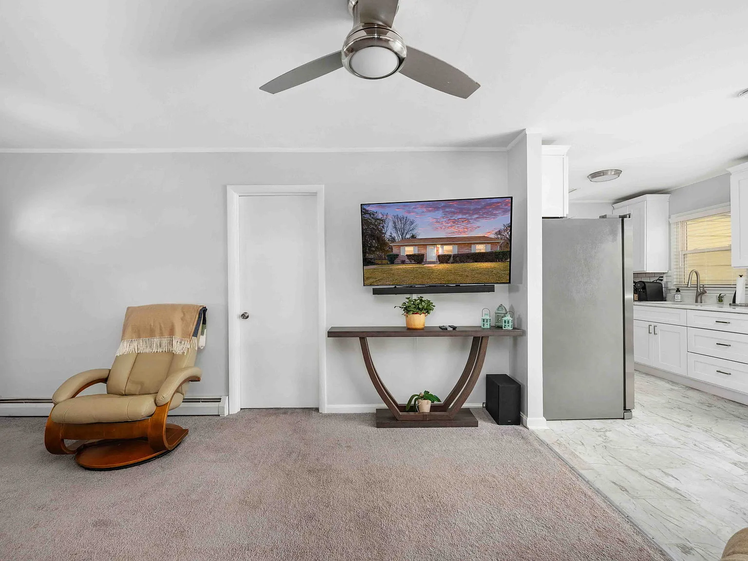 3 bed, 991 sqft, $3,000 — Photo 3