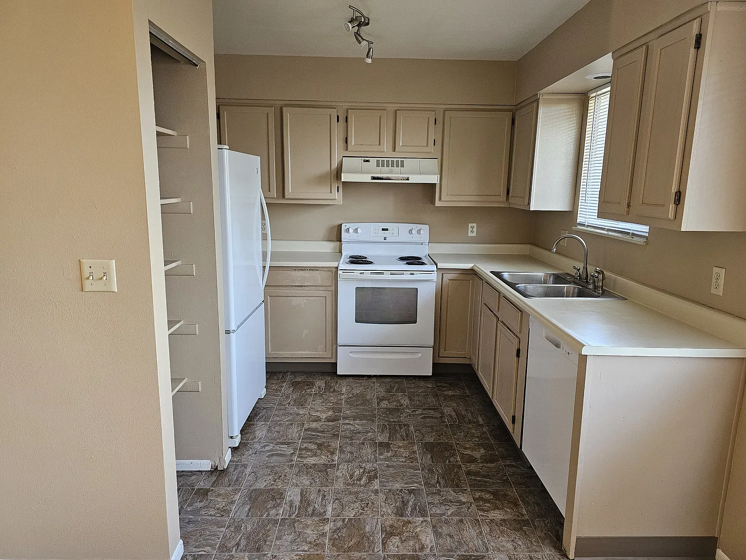 7310 River Bend Rd — Photo 4