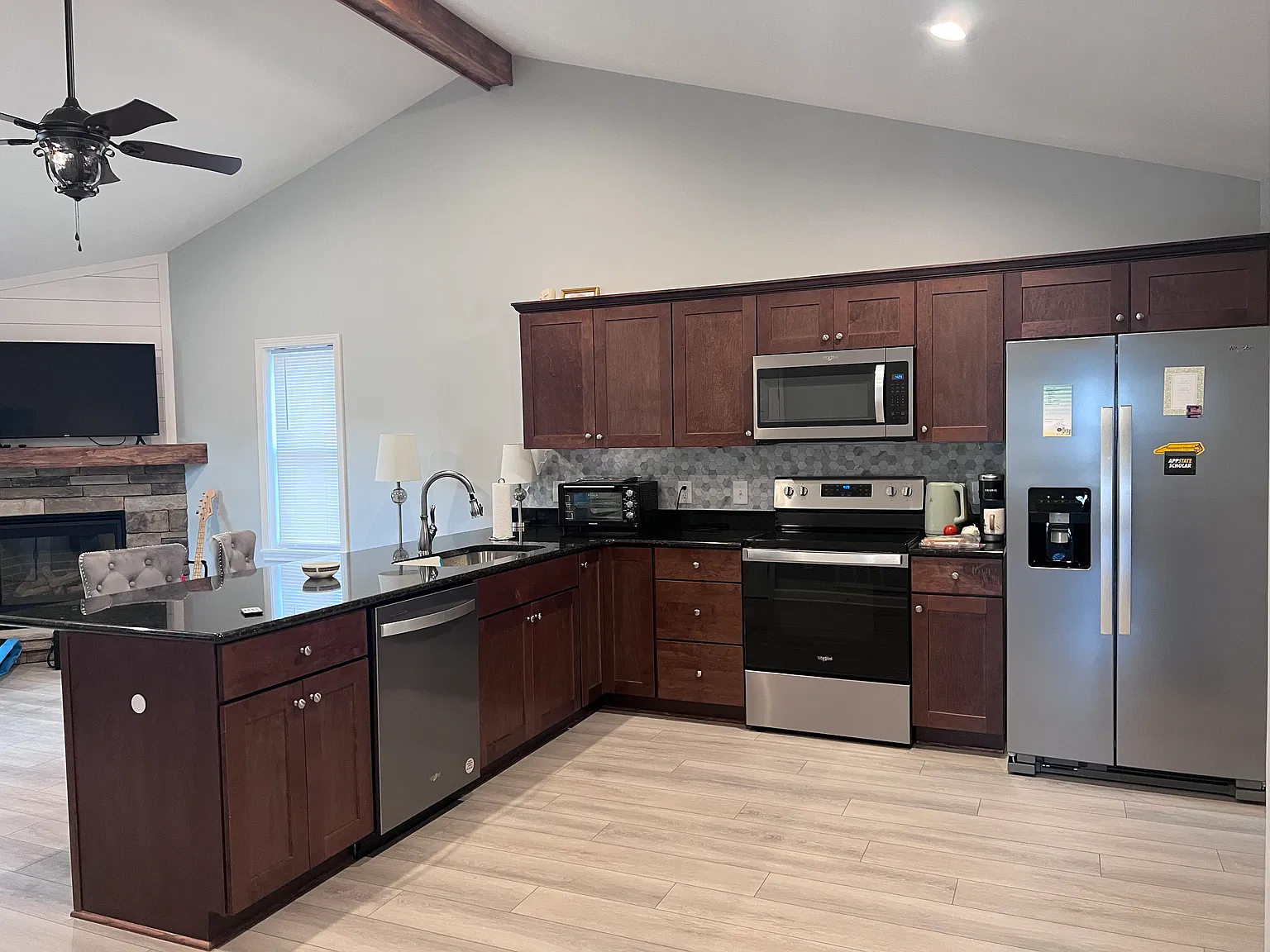 2 bed, 2.5 bath, 1024 sqft, $2,400 — Photo 1