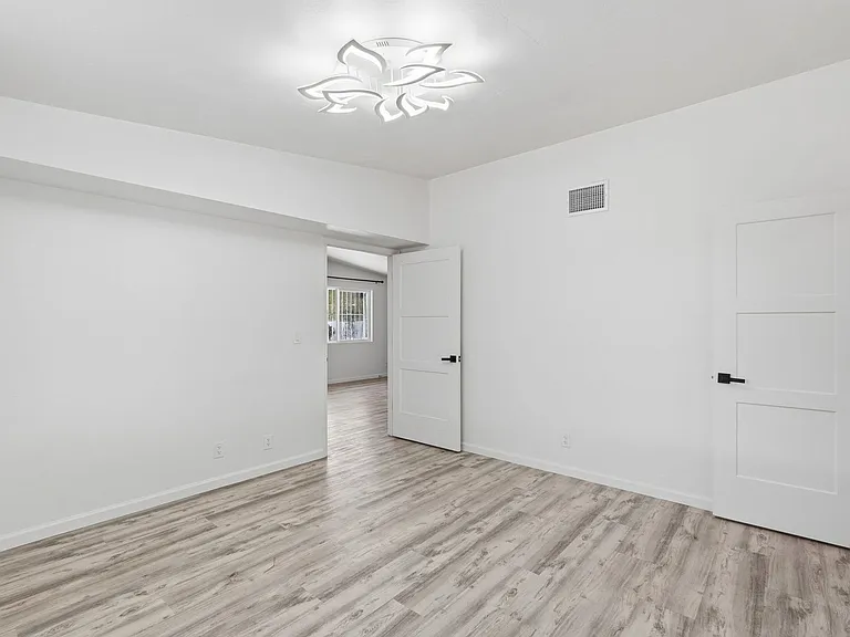 2535 N Dodge Blvd #3 — Photo 23