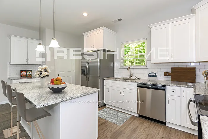 3 bed, 2.0 bath, 1255 sqft, $1,845 — Photo 2
