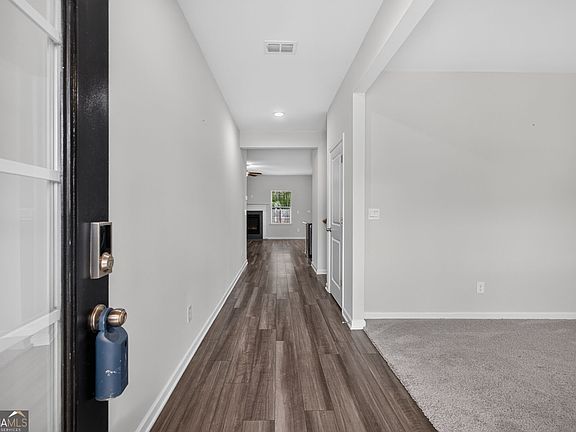 3rd image of 5836 Hackberry Ln