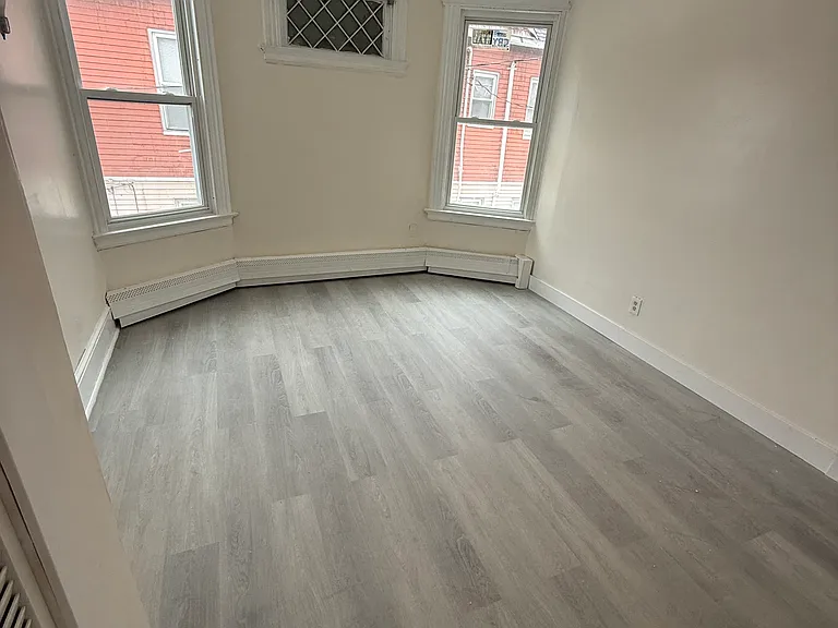 25-27 Irving St #2 — Photo 8