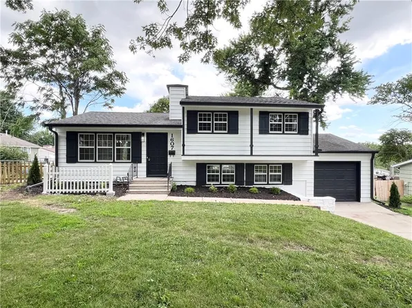 1607 NE 61st St, Kansas City, MO 64118