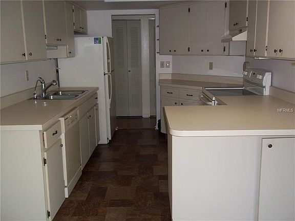 3rd image of 2030 Hampstead Cir #278