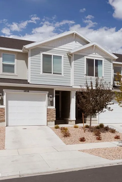 3 bed, 1323 sqft, $2,700 — Photo 1