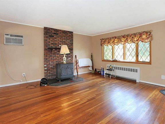 3rd image of 2548 Cedar St
