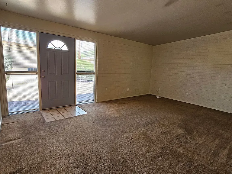 Park Plaza Condos — Photo 3