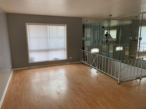 3rd image of 20 N Pine Ln