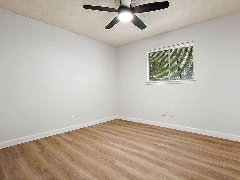 8603 Woodstone Dr #B — Photo 13