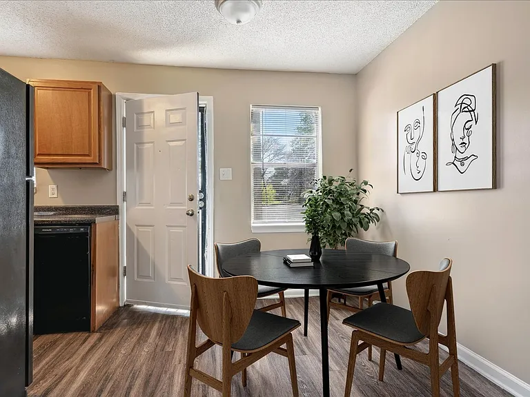 TOWNHOMES w/ W/D INCLUDED! Gated 2 Bed / 1.5 Bath Townhomes near Shelby Dr! — Photo 15