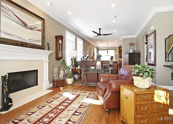 3rd image of 867 Laurel Ave