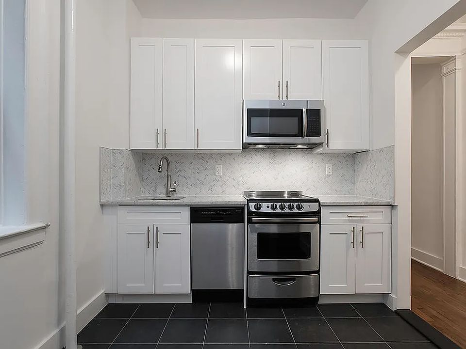 1st image of 372 Saint Johns Pl APT 14