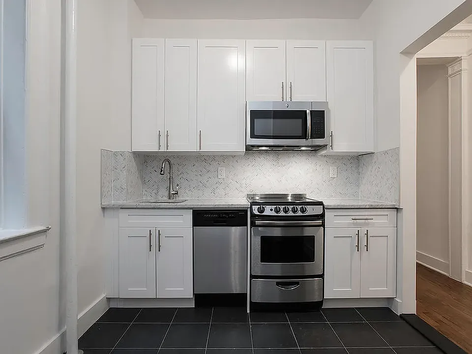 372 Saint Johns Pl #14