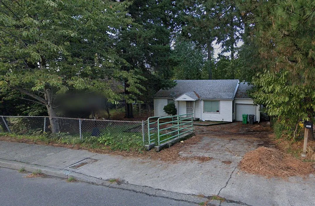 11851 E Burnside St — Photo 1