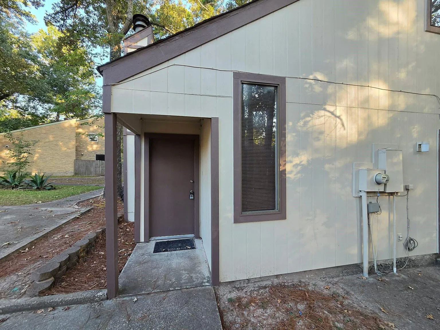 2 bed, 2.0 bath, 2400 sqft, $950 — Photo 2