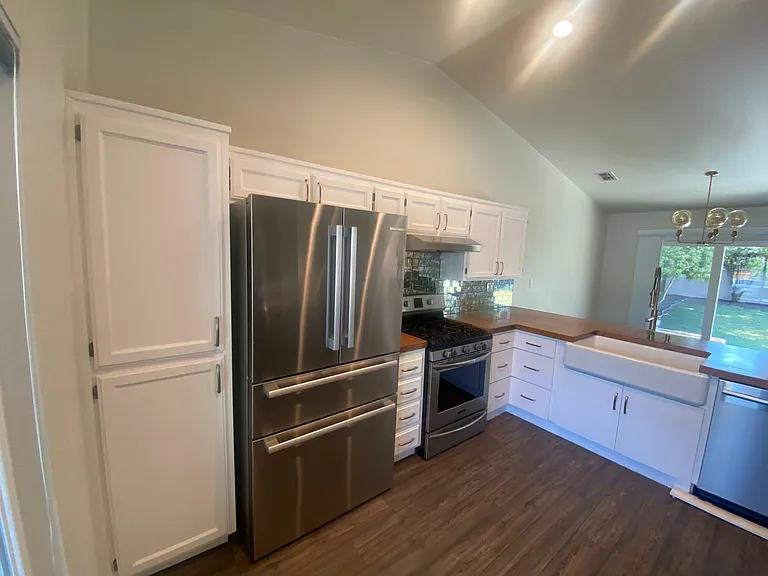 Stone Creek Dr — Photo 23