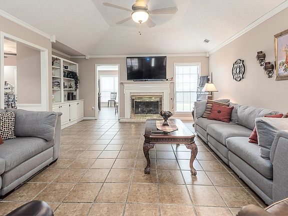 5th image of 4867 Cassell Dr