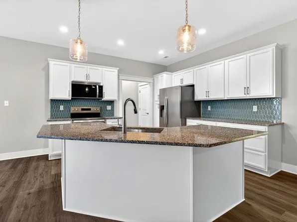 231 Lindburgh Dr, Waynesboro, VA 22980