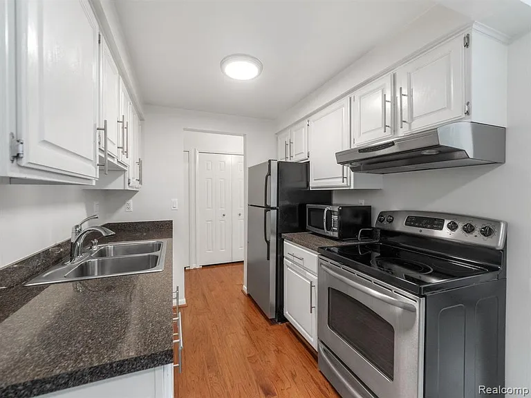 411 S Old Woodward Ave #925 — Photo 6