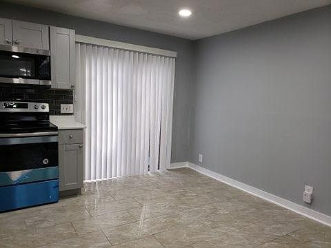 2nd image of 3847 Parklane Dr
