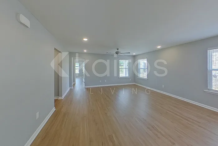 371 Angela St — Photo 2