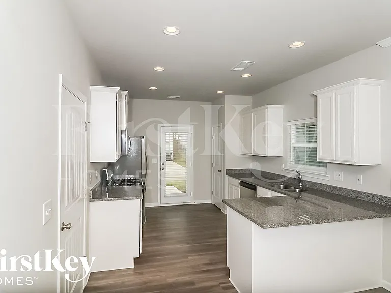 325 Stoney Hollow Rd — Photo 6